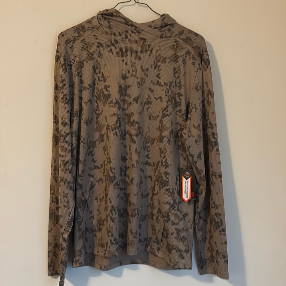 Light weight, anti-odor ,forged hoodie, great for working out , hiking, and ect